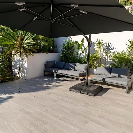 6 Pers A 30m De La *